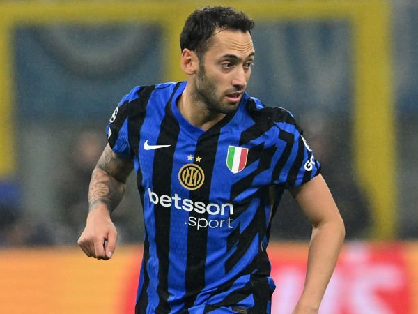 Hakan Calhanoglu Masuk Daftar Transfer Al-Nassr, Inter Berharap Dana Besar
